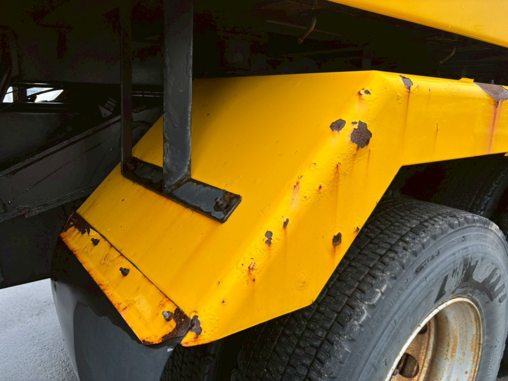 運転席側リヤフェンダーに塗装禿げ錆があります。|三菱 スーパーグレート 2PG-FV70HXの写真22