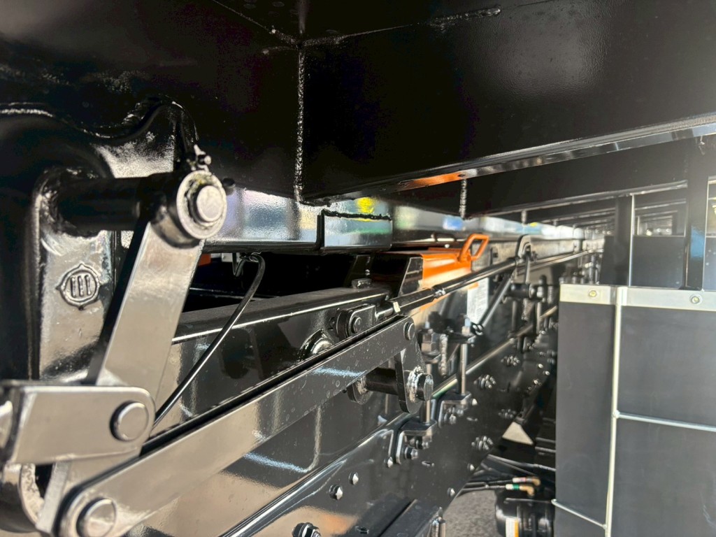 シャーシとネタの状態です|三菱 スーパーグレート 2PG-FV80HZの写真7