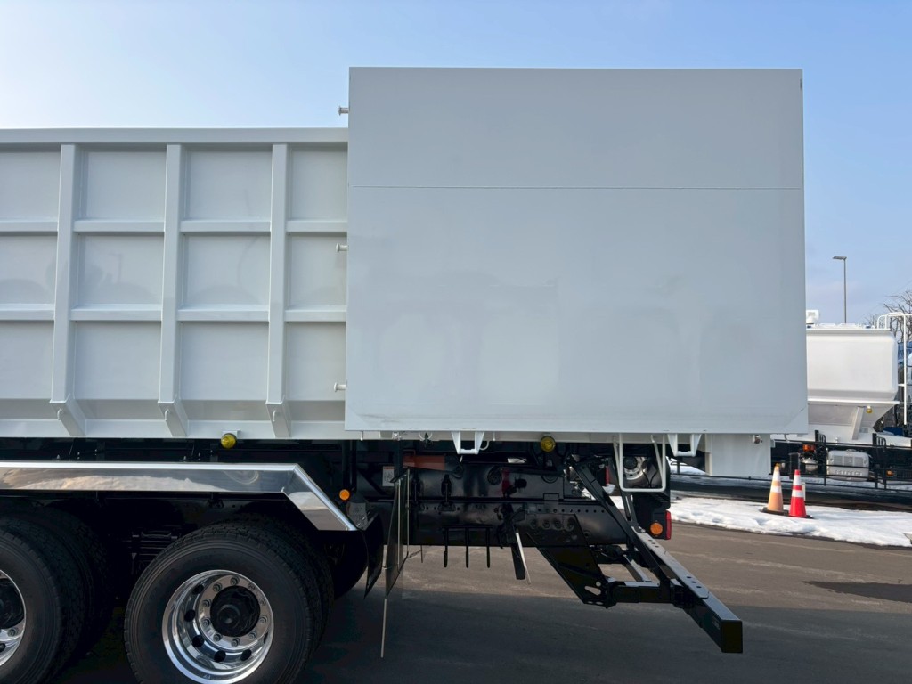 リヤゲートは片開き式です。|三菱 スーパーグレート 2PG-FV80HZの写真15