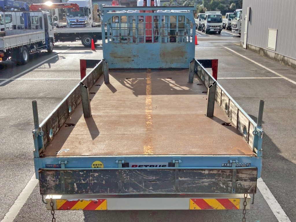 床は鉄板張りです。|三菱 ファイター QDG-FQ62Fの写真9