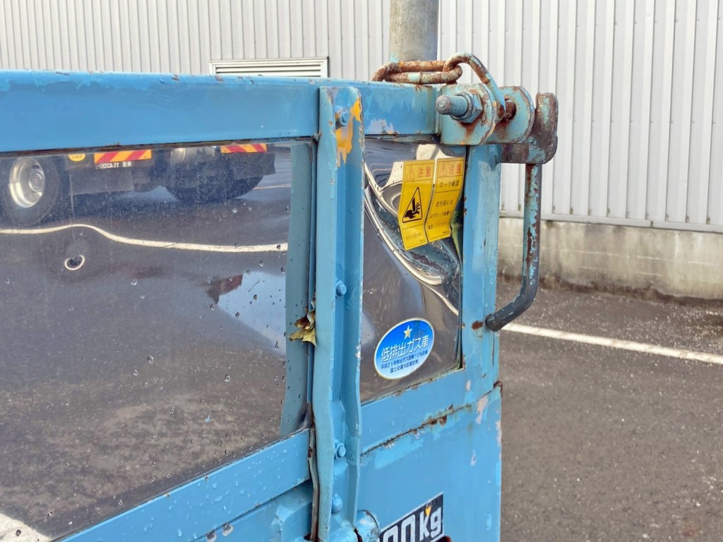 リヤアオリ運転席側にヘコミがあります。|三菱 ファイター QDG-FQ62Fの写真15