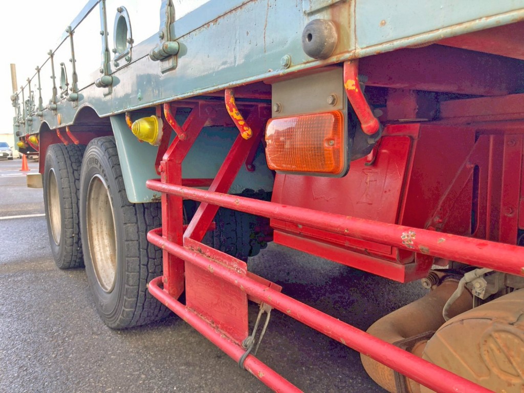 ボディー運転席側中央部に工具箱が付いています。|三菱 ファイター QDG-FQ62Fの写真20