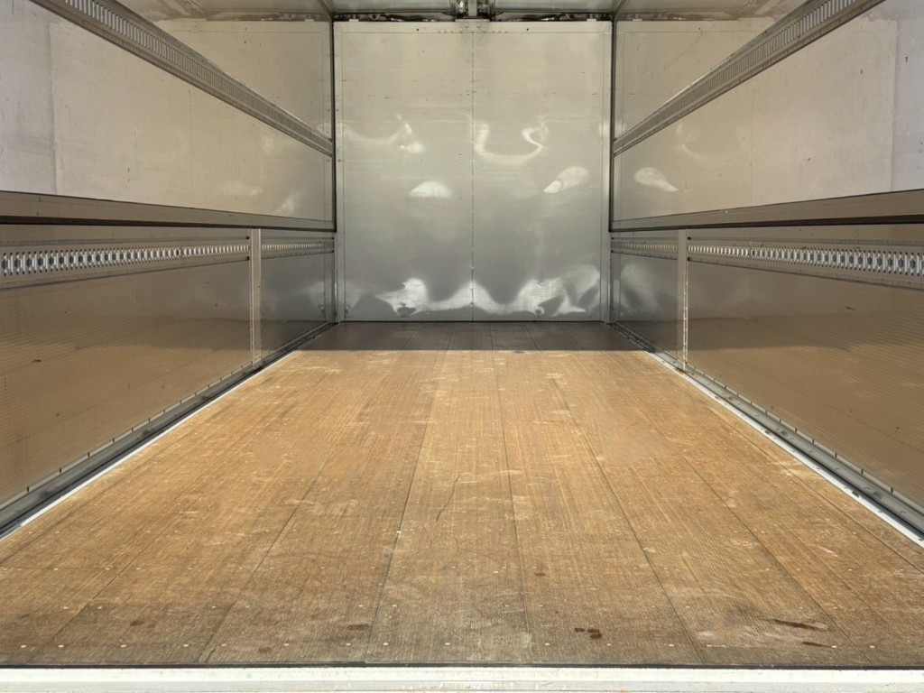 床は板張りです。|三菱 スーパーグレート 2PG-FY74HYの写真11