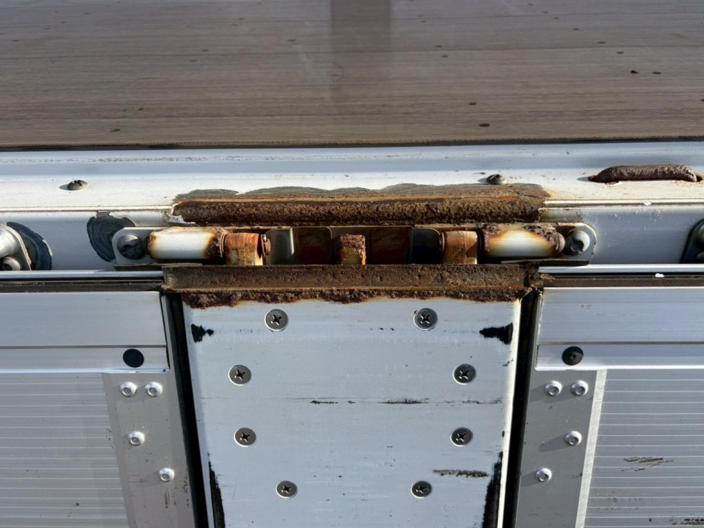 中柱部に錆があります。|三菱 スーパーグレート 2PG-FY74HYの写真19