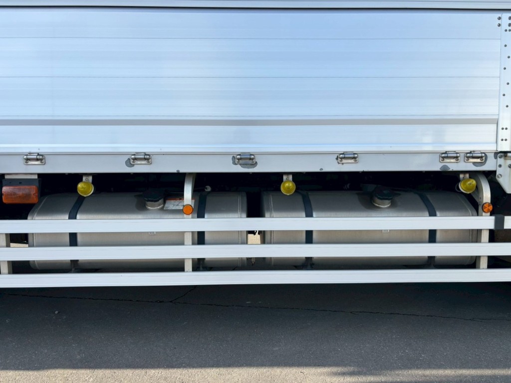 燃料タンクは300L・300Lです。|三菱 スーパーグレート 2PG-FY74HYの写真31