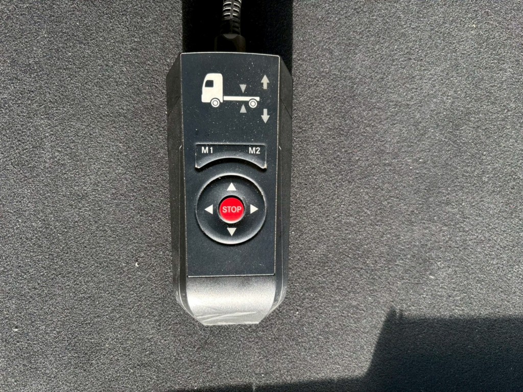 エアサスのコントローラーです。|三菱 スーパーグレート 2PG-FY74HYの写真32