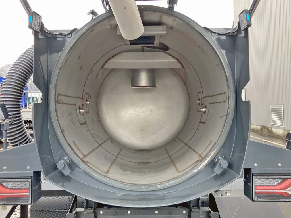 タンク内部の状態です。(タンクはステンレス製です)|日野 レンジャー 2KG-FD2ABA(2WD)の写真9