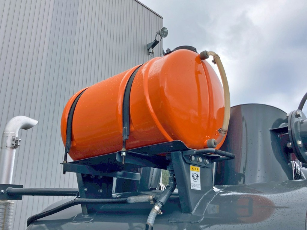 水タンクです。|日野 レンジャー 2KG-FD2ABA(2WD)の写真20