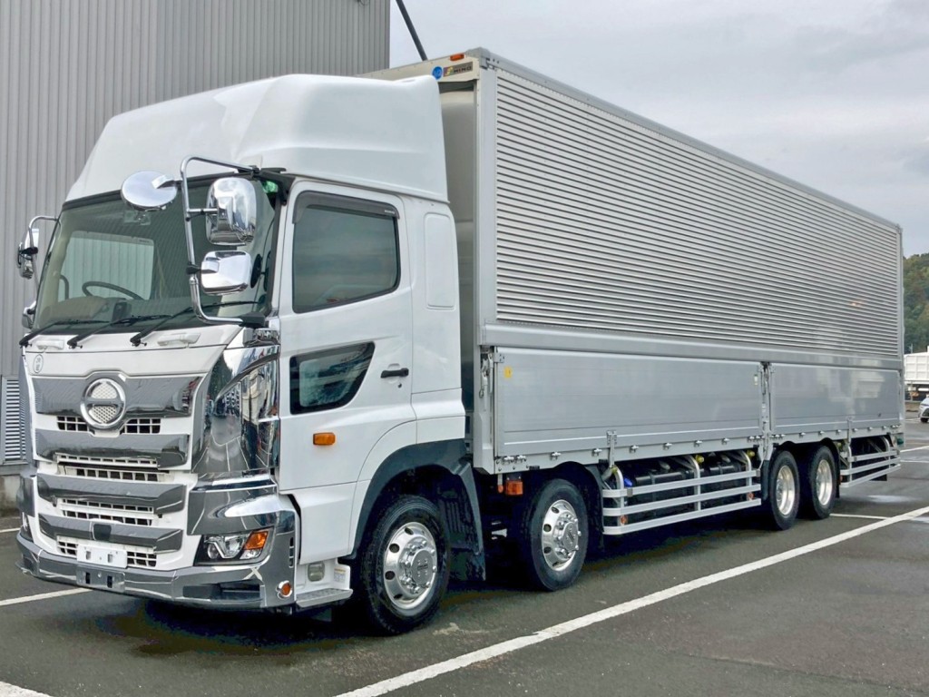 フロント周り、メッキパーツで飾っています。|日野 プロフィア 2DG-FW1AHCの写真1