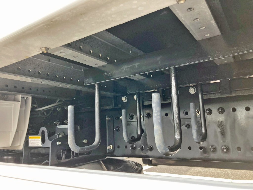 シャーシとネタの状態です。(縦ネタは鉄製・横ネタはアルミ製です)|日野 プロフィア 2DG-FW1AHCの写真6