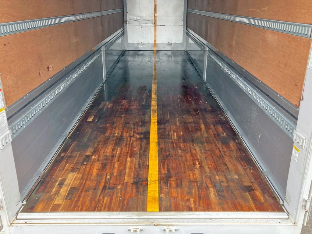 床は板張りです。|日野 プロフィア 2DG-FW1AHCの写真11