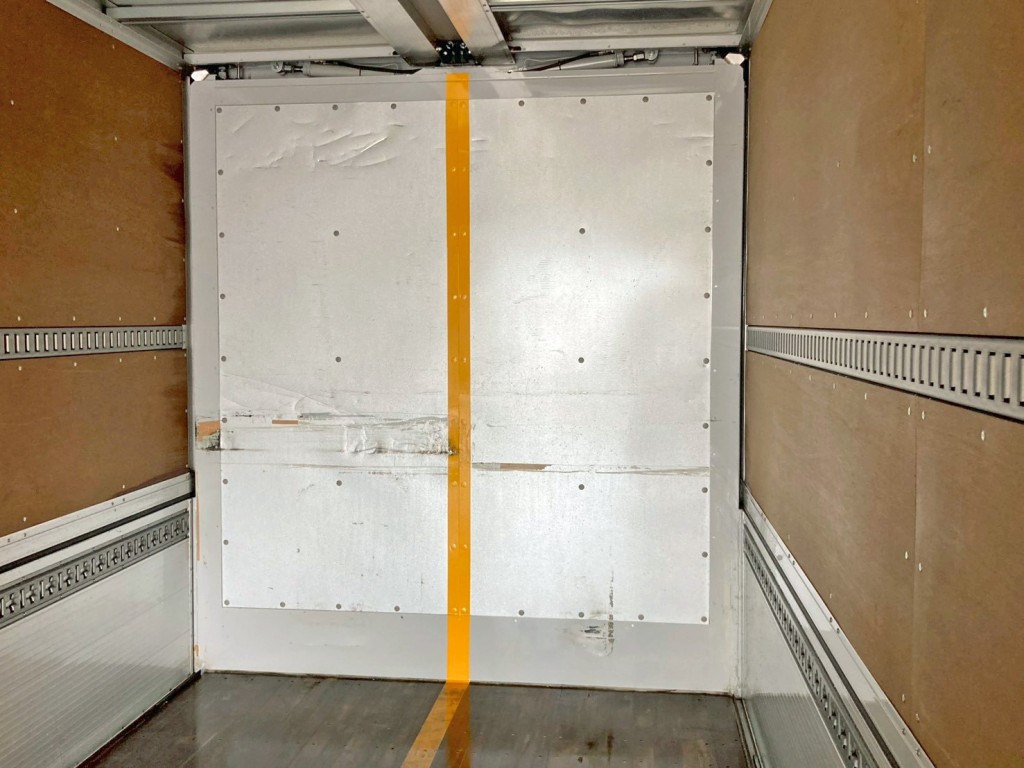 プロテクターにキズ・ヘコミがあります。|日野 プロフィア 2DG-FW1AHCの写真15