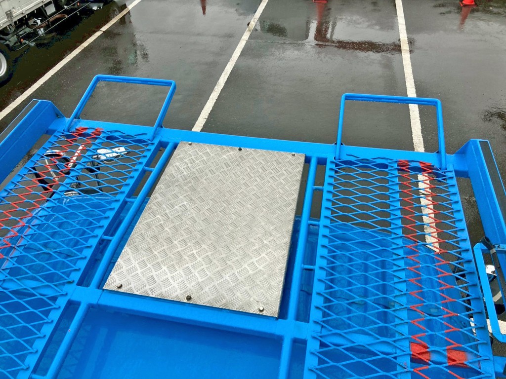 2Fフロアー先頭部分の状態です。|日野 レンジャー 2KG-GK2ABAの写真18