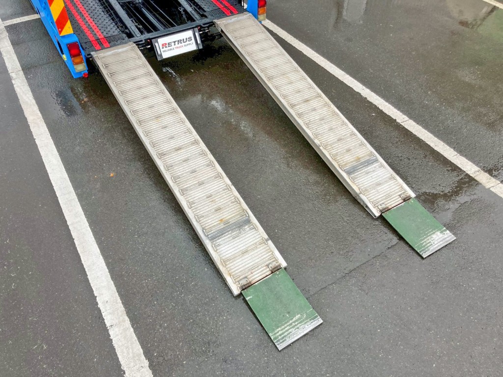 歩みは手動式です。|日野 レンジャー 2KG-GK2ABAの写真20