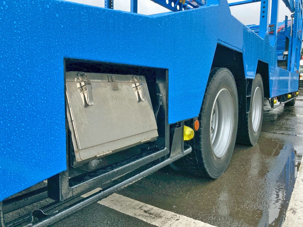 運転席側後方にステンレス製の工具箱が付いています。|日野 レンジャー 2KG-GK2ABAの写真22