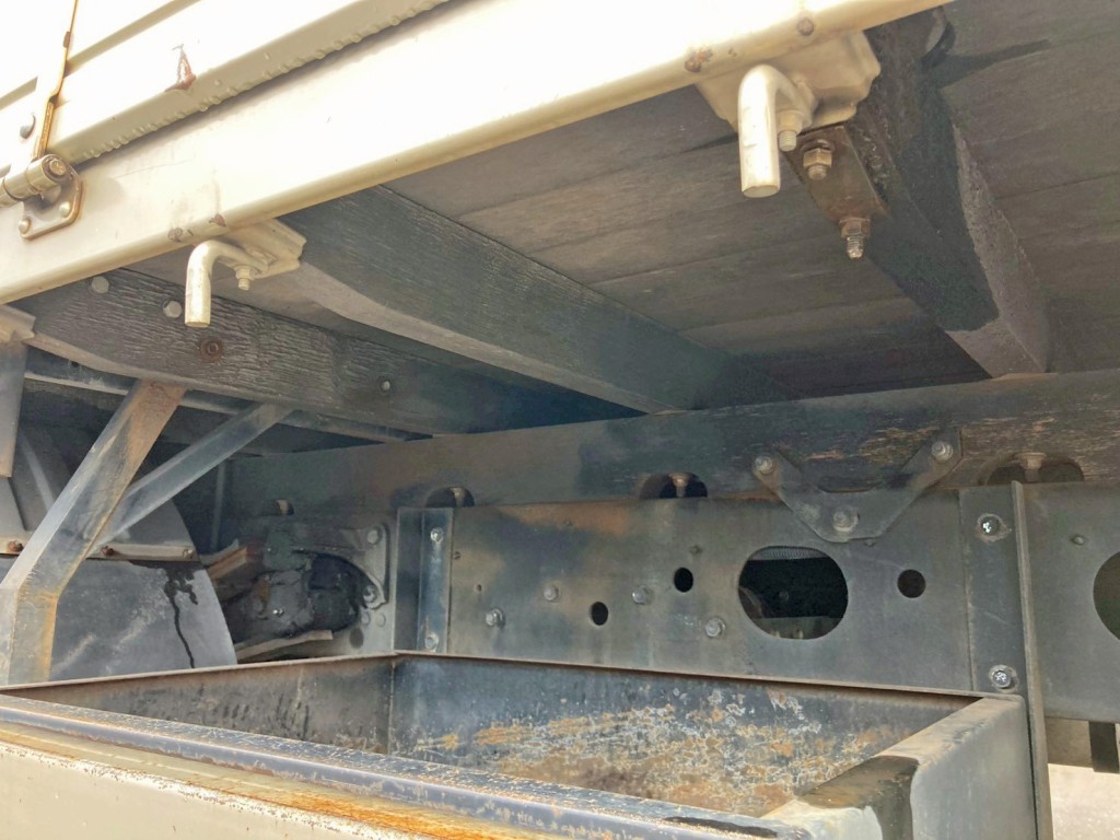 シャーシとネタの状態です。(縦ネタ・横ネタは木製です)|三菱 ファイター 2KG-FK62FZの写真6
