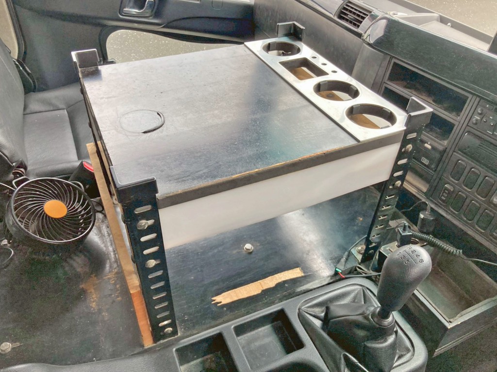 センターコンソールは社外品です。|三菱 ファイター 2KG-FK62FZの写真9