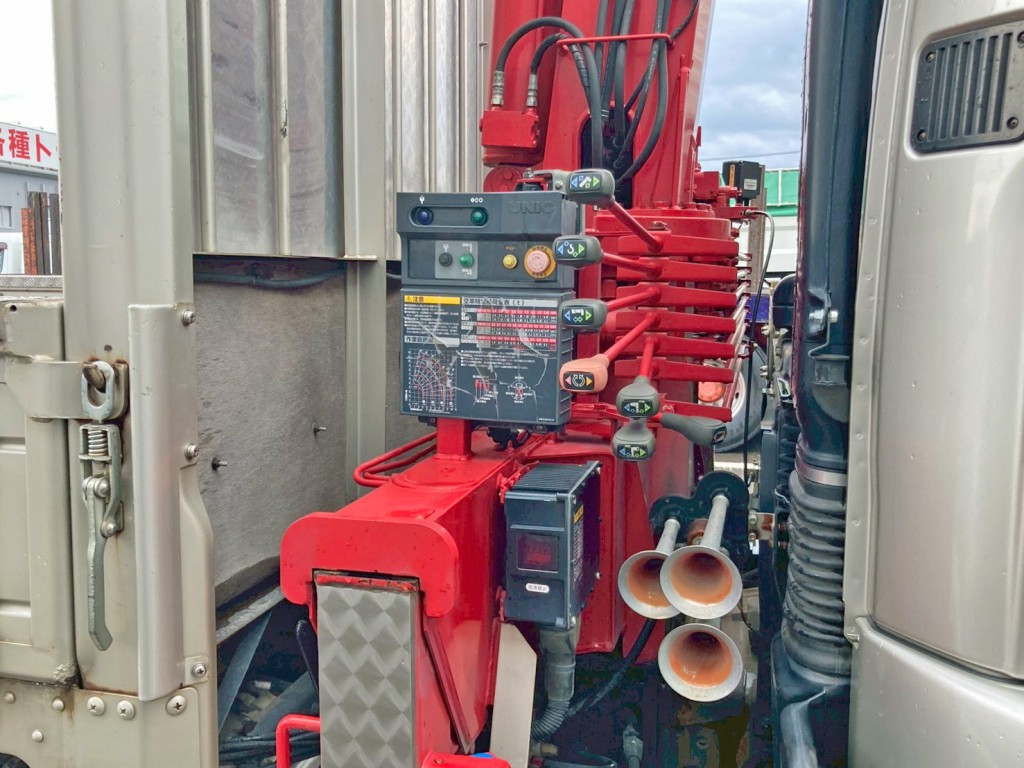 アウトリガーは差し違い式です。|三菱 ファイター 2KG-FK62FZの写真21