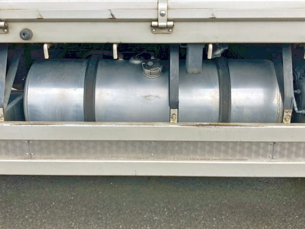 燃料タンクは約200Lアルミ製です。|三菱 ファイター 2KG-FK62FZの写真26