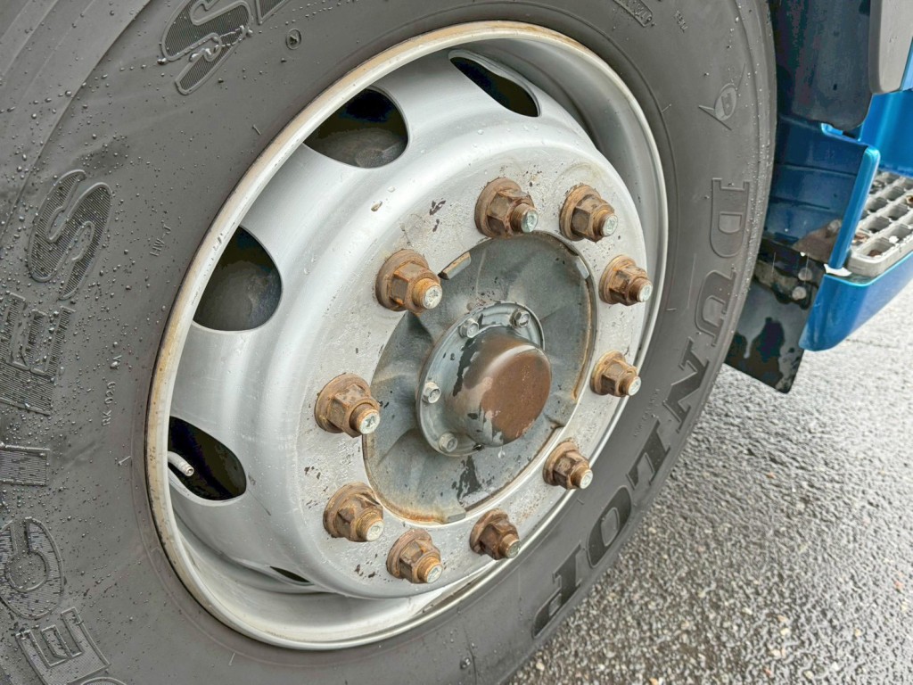 前輪クリップボルトはアルミ用です。（運転席側）|日野 プロフィア QPG-SS1EKDGの写真18