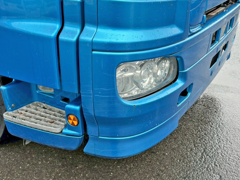 フロントバンパー運転席側に引きキズがあります。|日野 プロフィア QPG-SS1EKDGの写真23