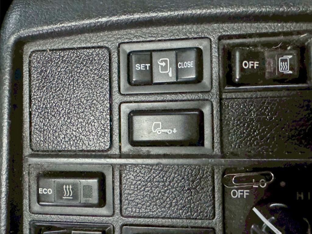 エアサスは降下のみです。|日野 プロフィア QPG-SS1EKDGの写真28