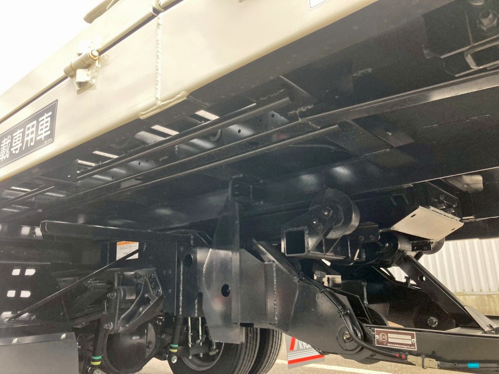 シャーシとネタの状態です。(縦ネタ・横ネタは鉄製です)|日野 デュトロ 2KG-XZU720M(2WD)の写真6