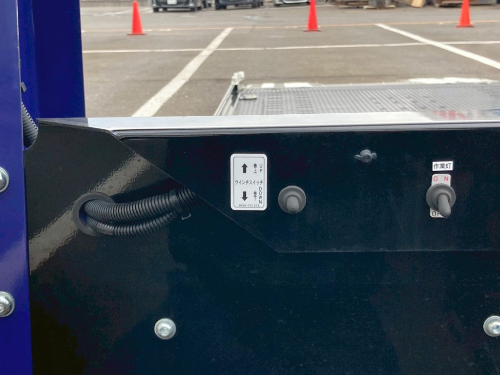 ウインチの操作スイッチです。|日野 デュトロ 2KG-XZU720M(2WD)の写真10