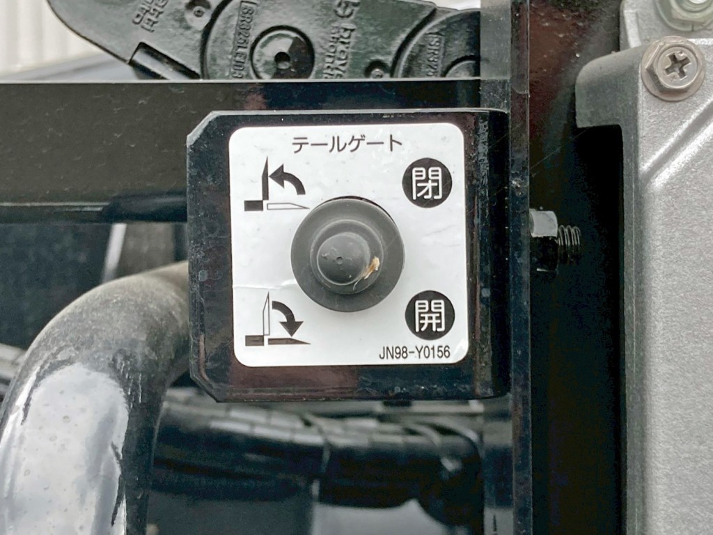 ゲートの操作スイッチです。|日野 デュトロ 2KG-XZU720M(2WD)の写真18