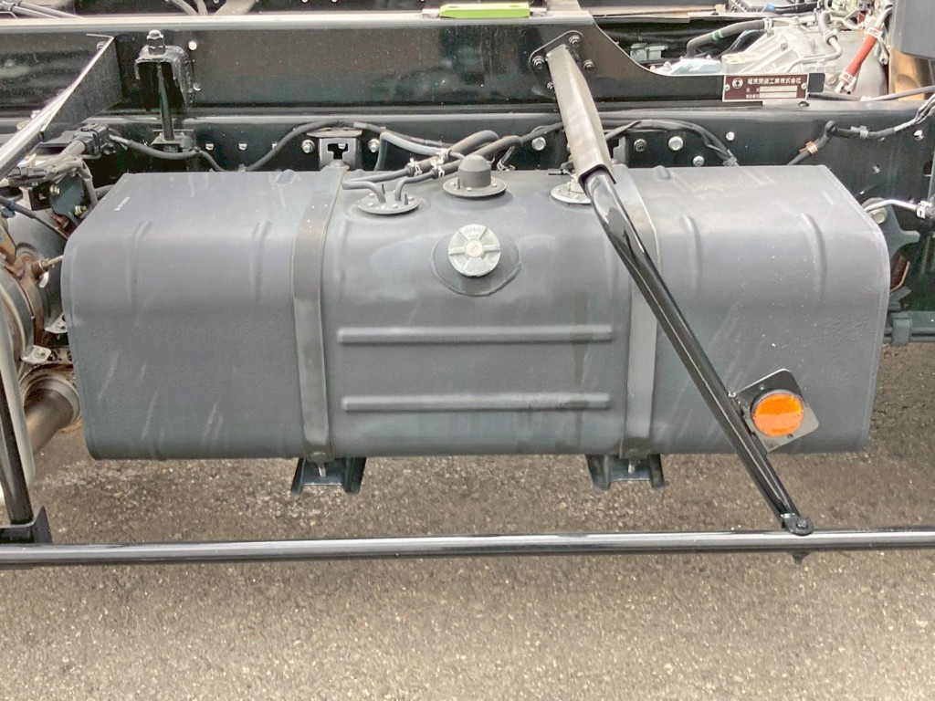 燃料タンクは100Lです。|日野 デュトロ 2KG-XZU720M(2WD)の写真21