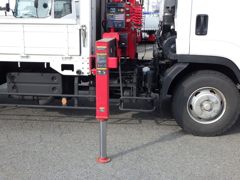 アウトリガーは差し違い式です。|いすゞ フォワード 2PG-FRR90S1(2WD)の写真31