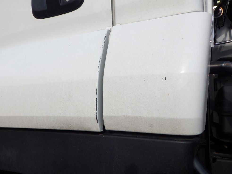 助手席側フェンダーにキズがあります。（助手席側にもあります）|いすゞ フォワード 2PG-FRR90S1(2WD)の写真39