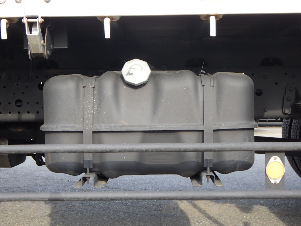 37燃料タンクは１００Lです。|いすゞ フォワード 2PG-FRR90S1(2WD)の写真73