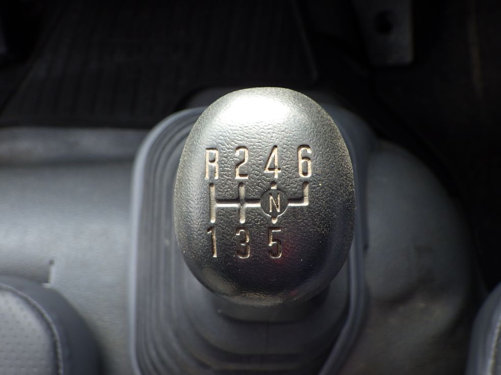 MT６速です。|いすゞ フォワード 2PG-FRR90S1(2WD)の写真77