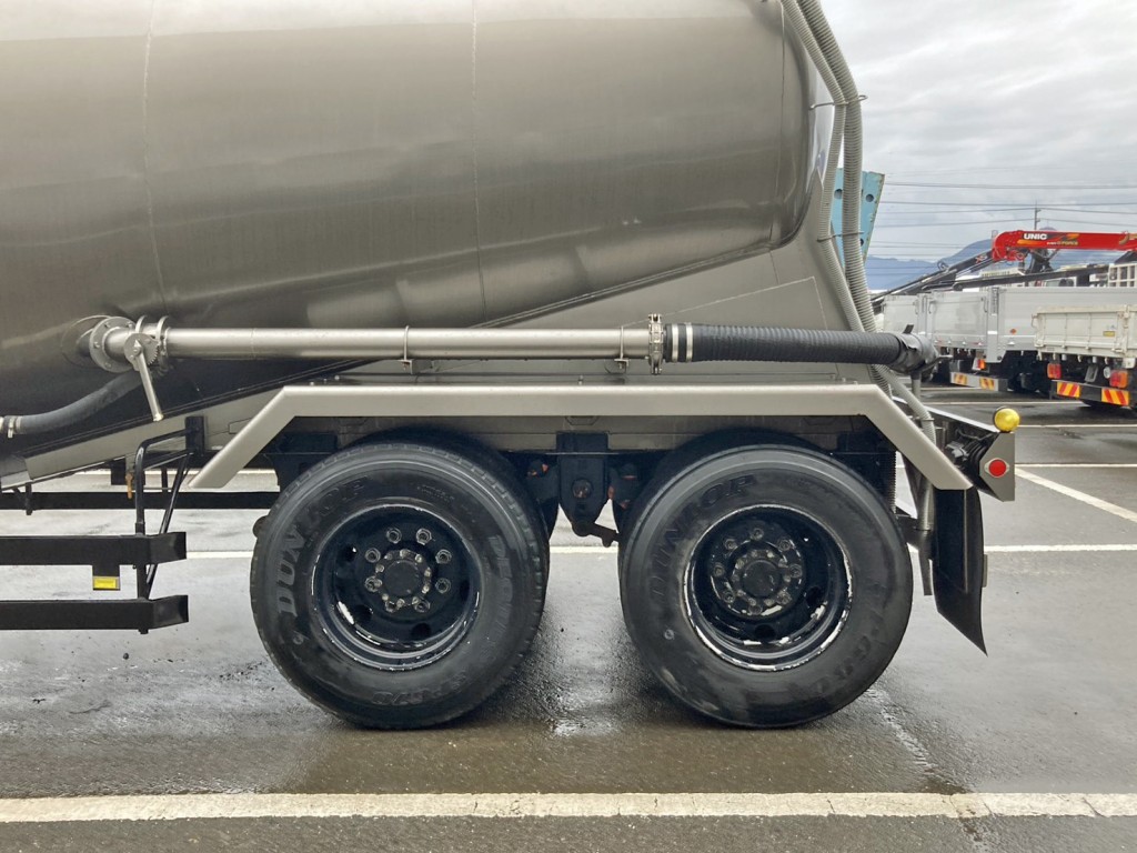 助手席側の配管周りの状態です。(後方)|新明和 TSB220の写真18