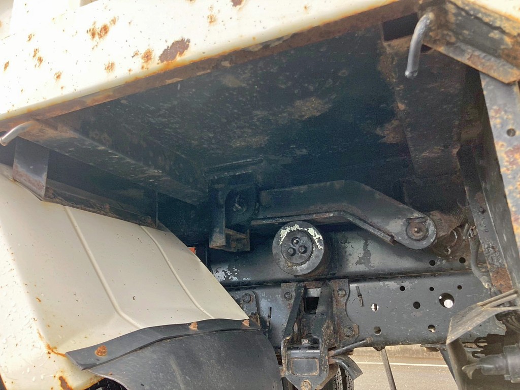 シャーシとネタの状態です。(縦ネタ・横ネタは鉄製です)|いすゞ フォワード TKG-FRR90S1(2WD)の写真6