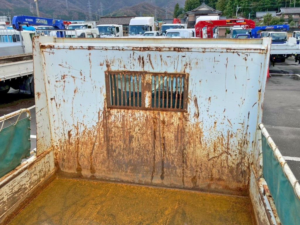 プロテクターにキズ・サビがあります。|いすゞ フォワード TKG-FRR90S1(2WD)の写真11