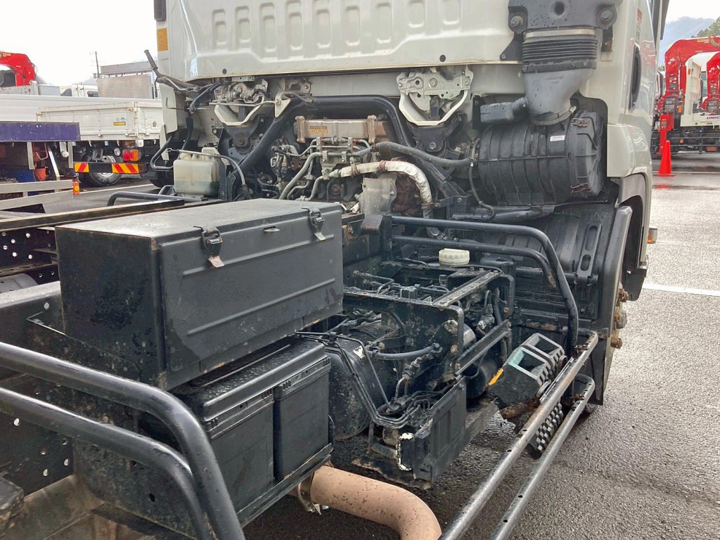 運転席側に工具箱が付いています。|いすゞ フォワード TKG-FRR90S1(2WD)の写真24