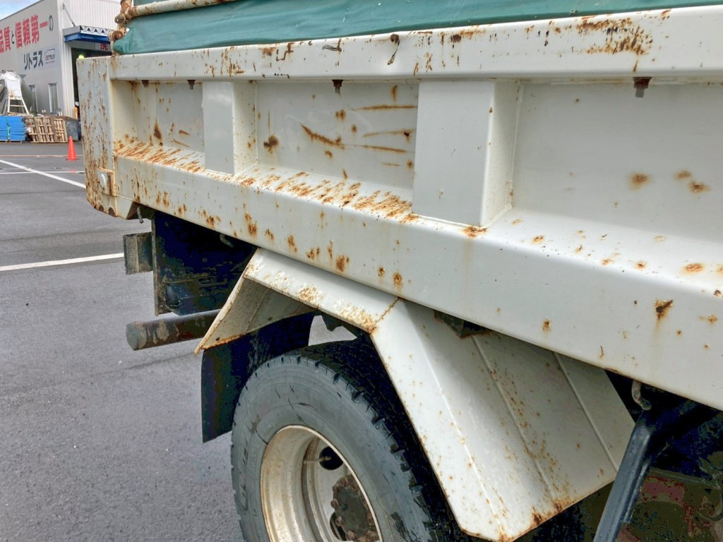 運転席側アオリ後方にヘコミ・キズ・サビがあります。|いすゞ フォワード TKG-FRR90S1(2WD)の写真28
