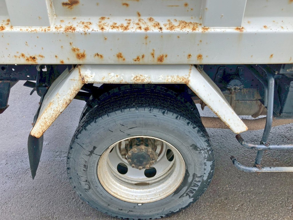 運転席側リヤフェンダーにキズ・サビ・曲がりがあります。|いすゞ フォワード TKG-FRR90S1(2WD)の写真29