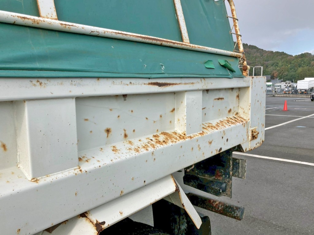 運転席側アオリ後方にキズ・サビがあります。|いすゞ フォワード TKG-FRR90S1(2WD)の写真33