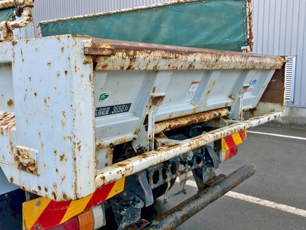 リヤゲート全体にキズ・サビがあります。(助手席側)|いすゞ フォワード TKG-FRR90S1(2WD)の写真38