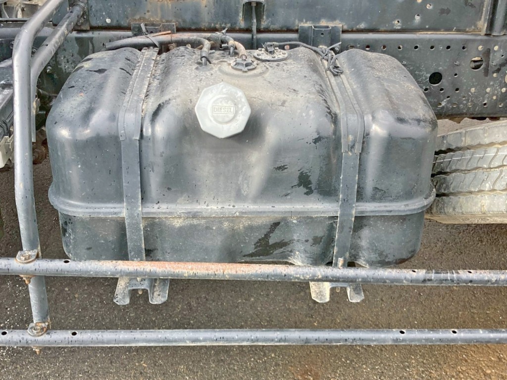 燃料タンクは100Lです。|いすゞ フォワード TKG-FRR90S1(2WD)の写真47