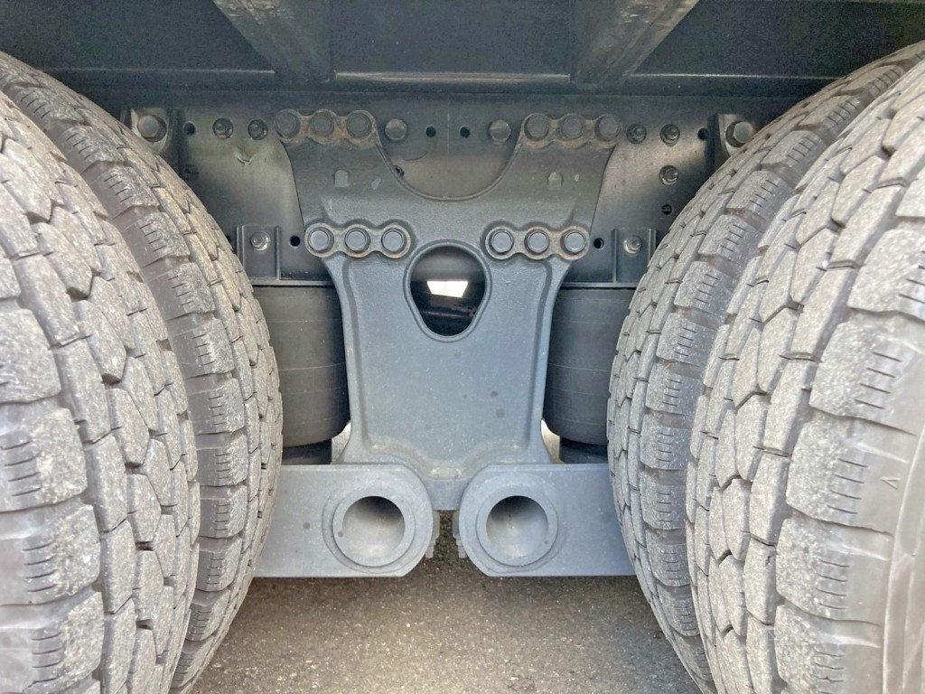 エアサスです。|日野 プロフィア 2DG-FW1AHCの写真5