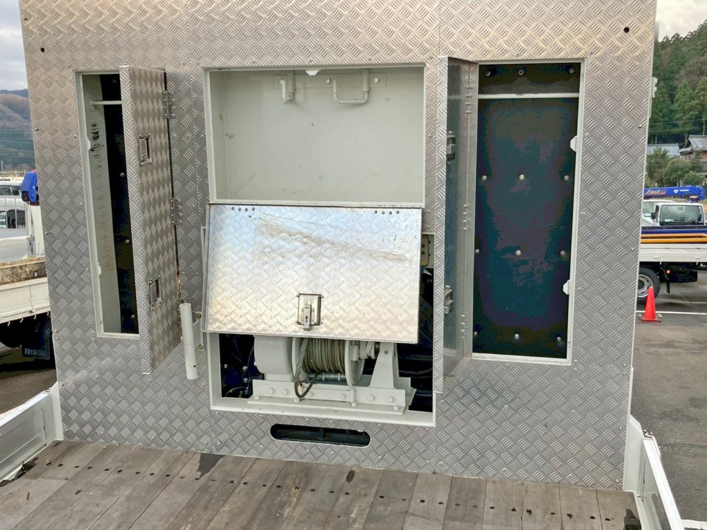 プロテクターにレバーブロック掛け付きの物入れが付いています。|日野 プロフィア 2DG-FW1AHCの写真12