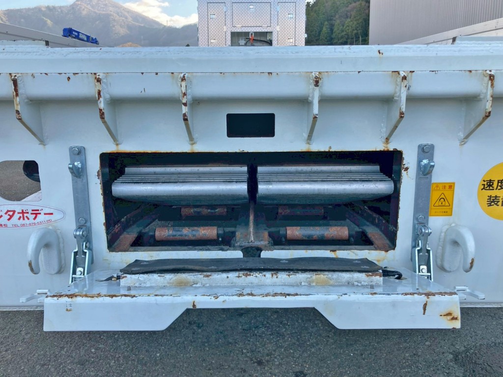 歩みを格納した状態です。|日野 プロフィア 2DG-FW1AHCの写真18