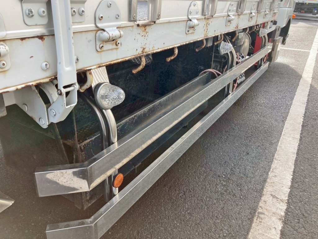 ボディー運転席側中央部にりん木入れが付いています。|三菱 ファイター QKG-FK62FZの写真20