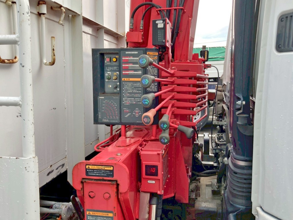 アウトリガーは差し違い式です。|三菱 ファイター QKG-FK62FZの写真25