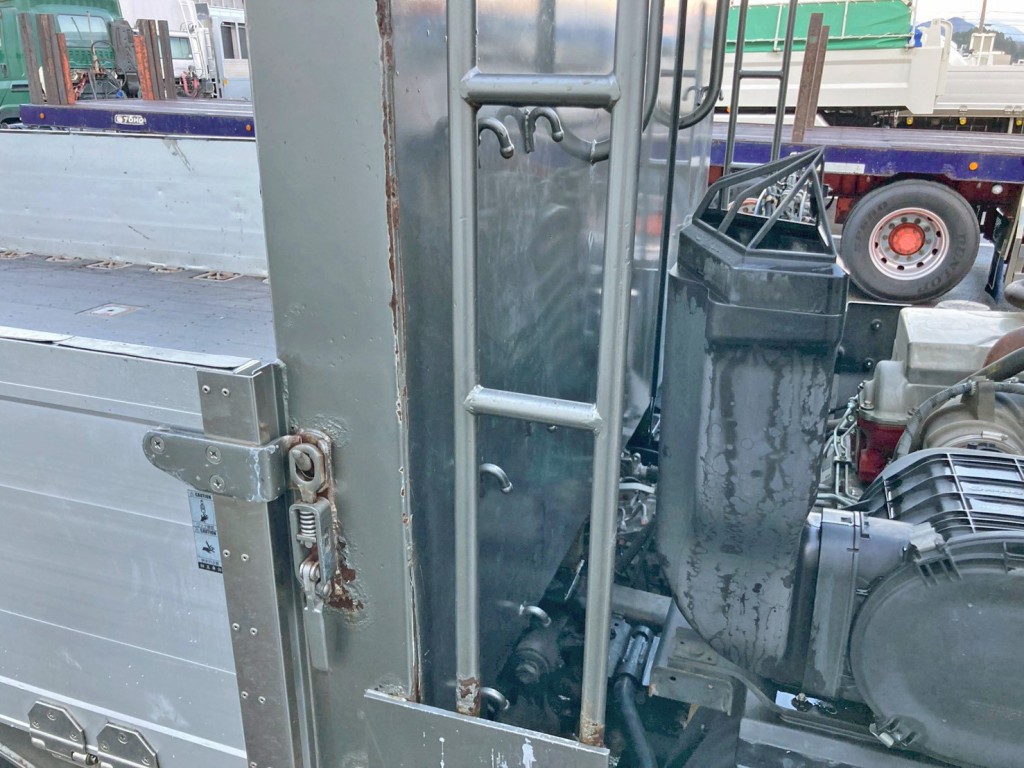 前壁運転席側下部にフックが付いています。|日野 プロフィア 2DG-FW1EHGの写真16