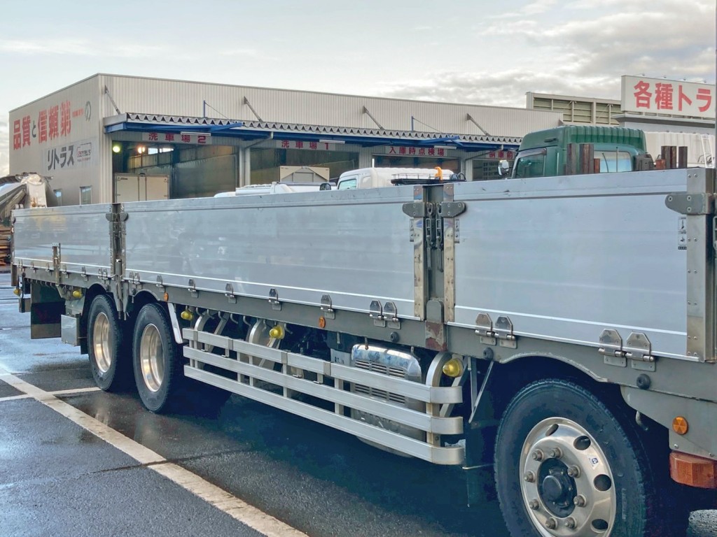 ボディー後部に若干の垂れがあります。(運転席側)|日野 プロフィア 2DG-FW1EHGの写真25